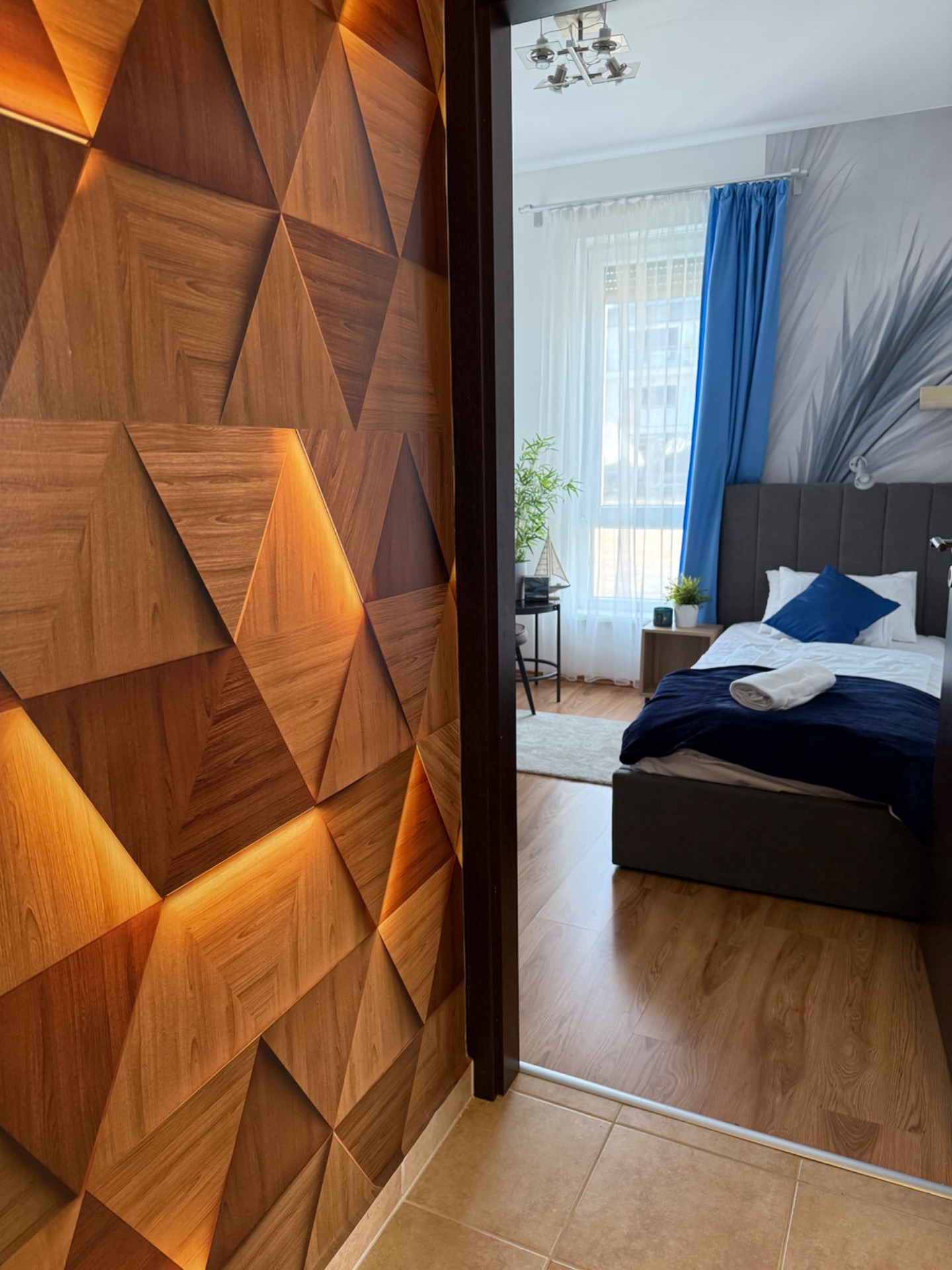 Balatoni apartman stílusfrissítése, amely a vendégélményt és a természetközeli hangulatot erősíti